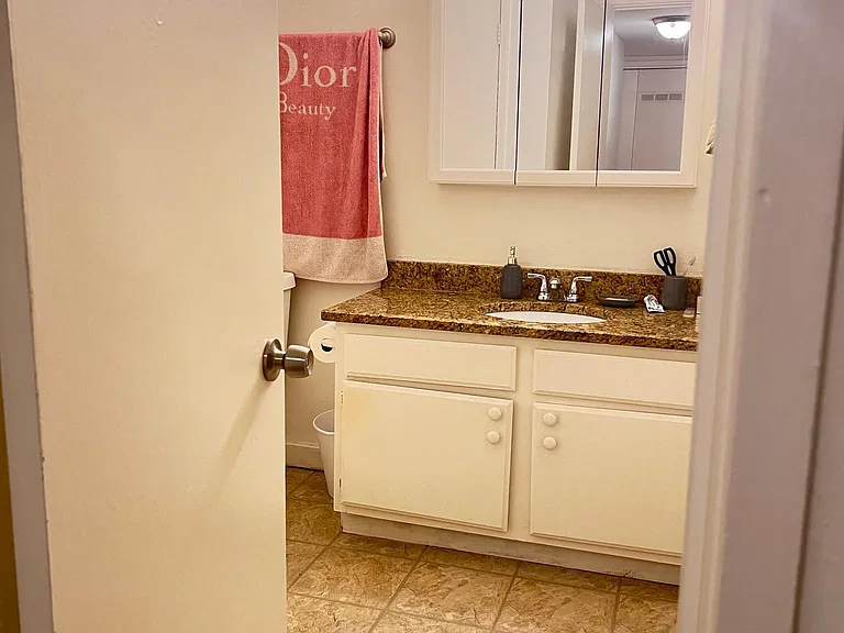 3619 W Markham St #9 — Photo 13