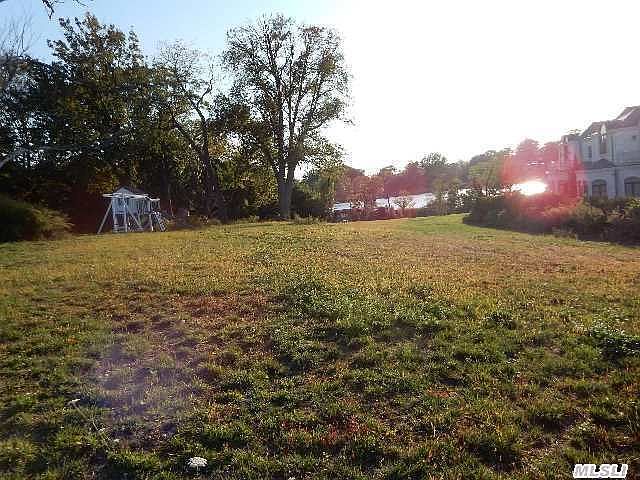 2nd image of 235 Kings Point Rd
