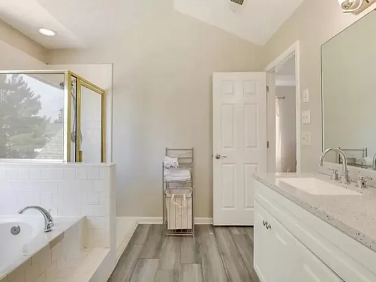 7136 Woodstone Dr — Photo 30