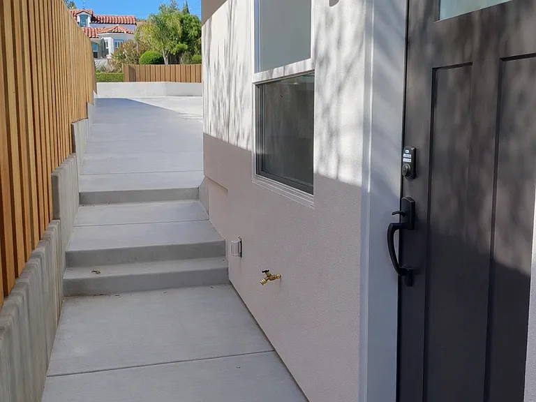 1615 Phillips Ln — Photo 15