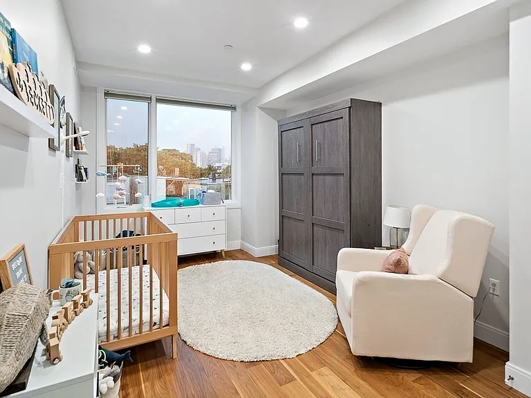 303 Sumner St #3R — Photo 18