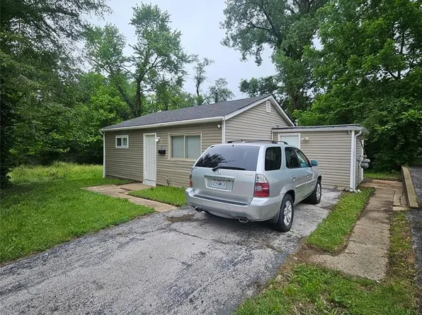 10212 Duke Dr, Saint Louis, MO 63136