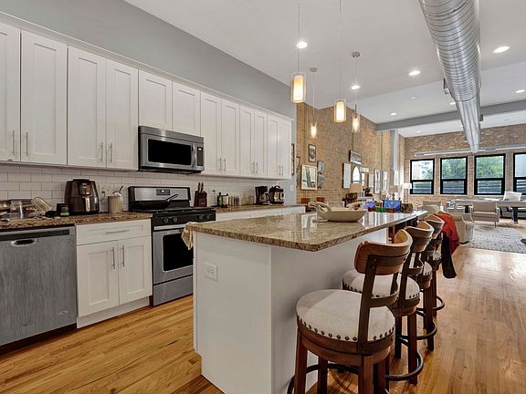 4th image of 1015-21 Lake St