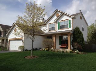 320 Kestrel Ln, Lindenhurst, IL 60046