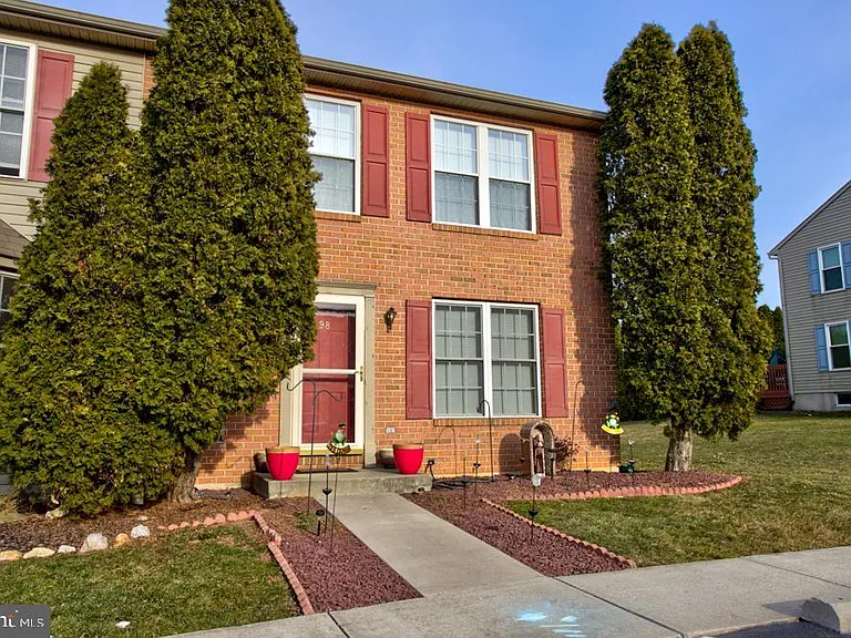 98 Battens Cir — Photo 1