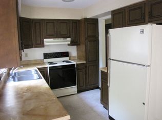 1235 Thiher Dr, Hiawatha, IA 52233