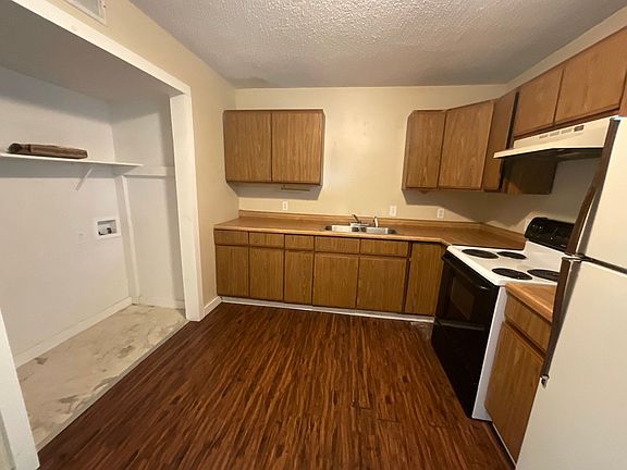 3rd image of 1116 S Elm St #C