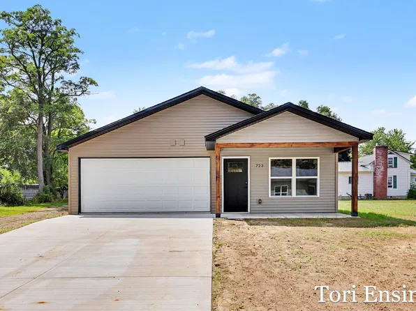 723 N Burgess St, Greenville, MI 48838