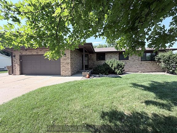 3rd image of 4236 Spur Ln