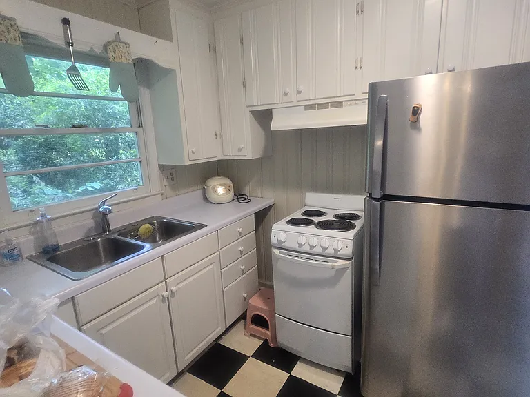 240 Habersham Dr — Photo 22
