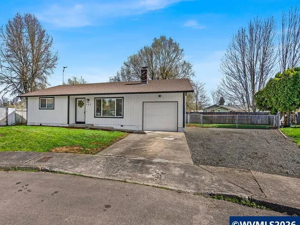 982 Queen Ct NE, Salem, OR 97301