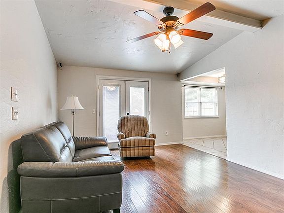4th image of 1300 Knollwood Ter