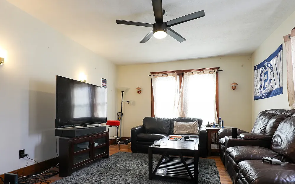 3 bed, 9999 sqft, $3,500 — Photo 2