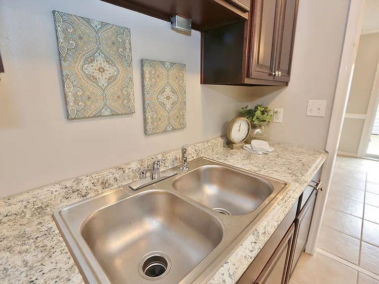 1207 Captain Adams Ct — Photo 10