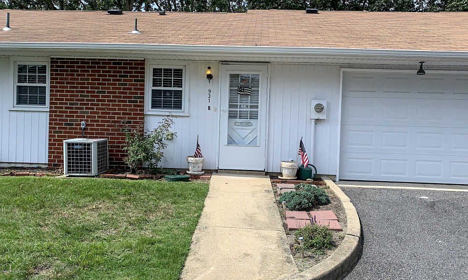 1st image of 931 Thornhill Ct #1002