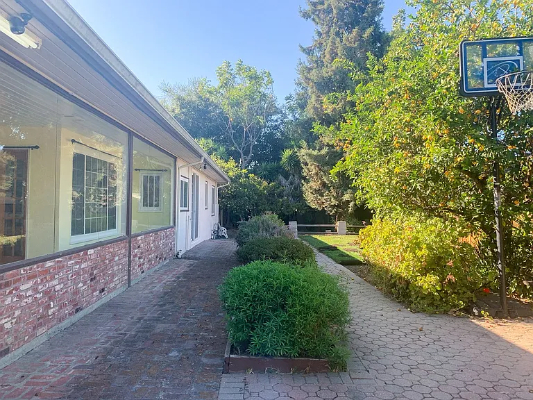 198 Dalma Dr — Photo 24