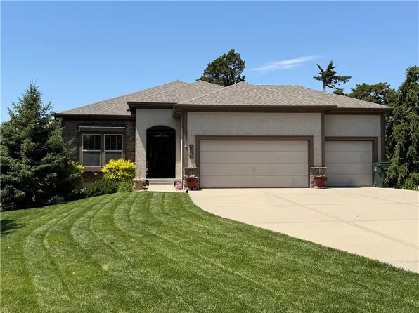 10830 S Deer Run St, Olathe, KS 66061