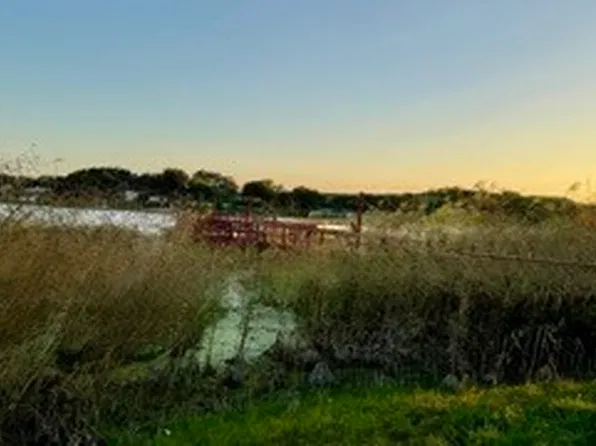 10 Lakeshore Dr, Sandia, TX 78383