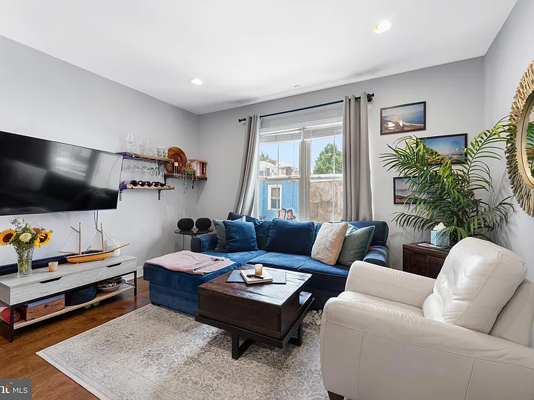 1336 S Bouvier St #B — Photo 9
