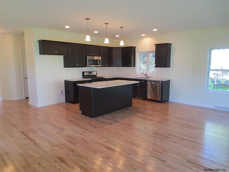 3rd image of 17 A FERRARA Avenue