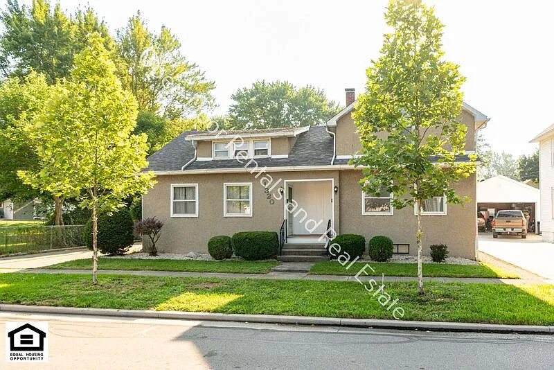 2 bed, 1.0 bath, $995 — Photo 1