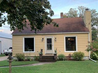 216 N Bellevue St, Clintonville, WI 54929