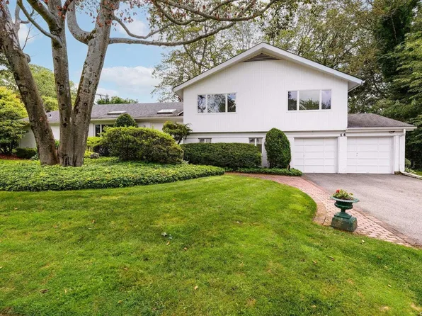 14 Sparrow Lane, East Hills, NY 11576