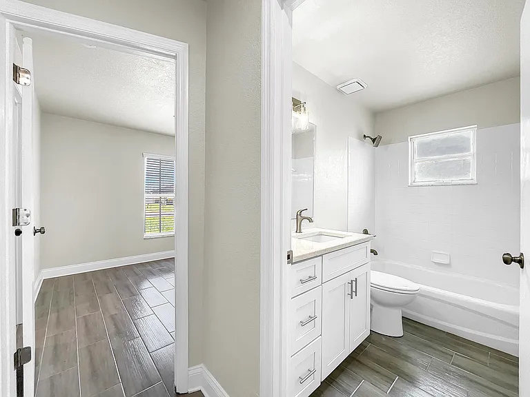 685 Berkley Pointe Dr — Photo 28
