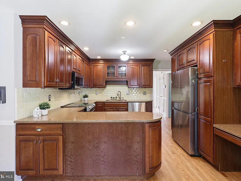 6817 Jeremiah Ct — Photo 12