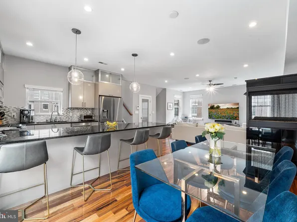 862 Independence Ct, Philadelphia, PA 19147