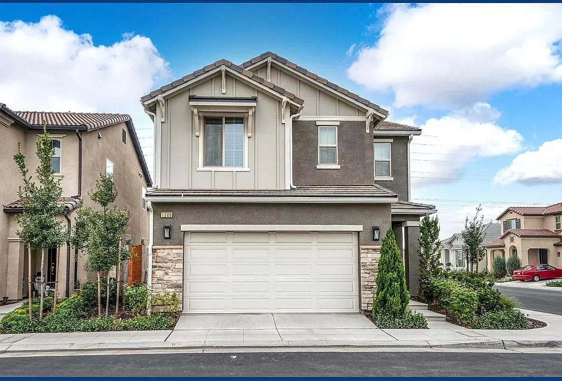 3 bed, 2.5 bath, 1641 sqft, $2,800 — Photo 2