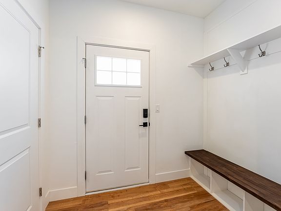 4th image of 40 Glacier Ranch Way Unit C4