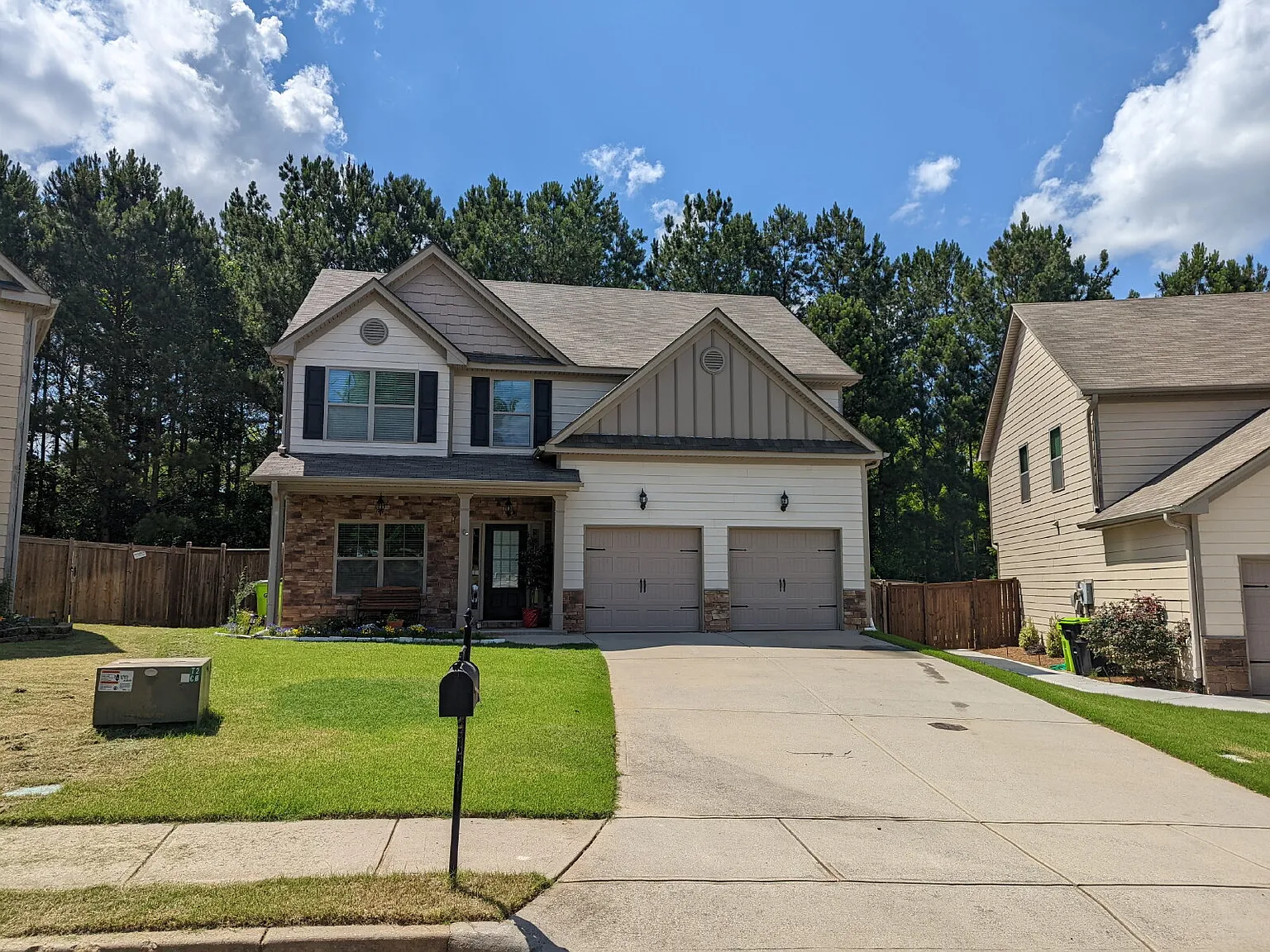 4 bed, 2.5 bath, 2357 sqft, $2,400 — Photo 1