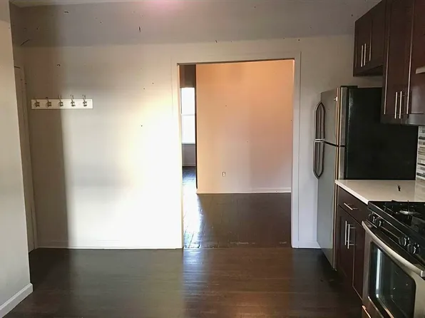 685 Lorimer Street image 8 of 13