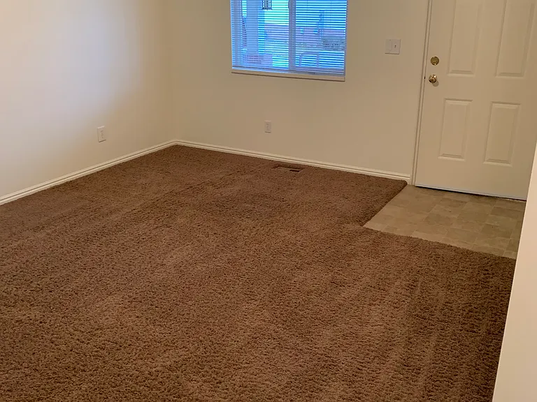 1441 S Main St — Photo 26