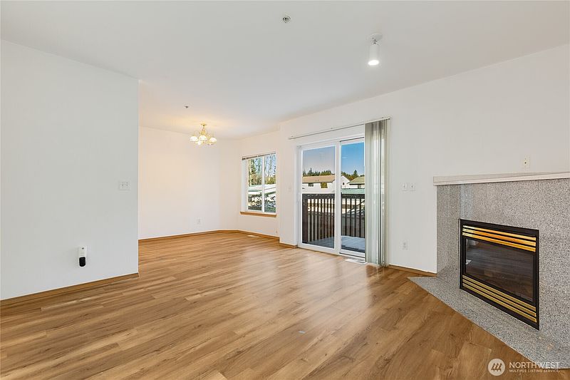 5th image of 15815 Admiralty Way #C4
