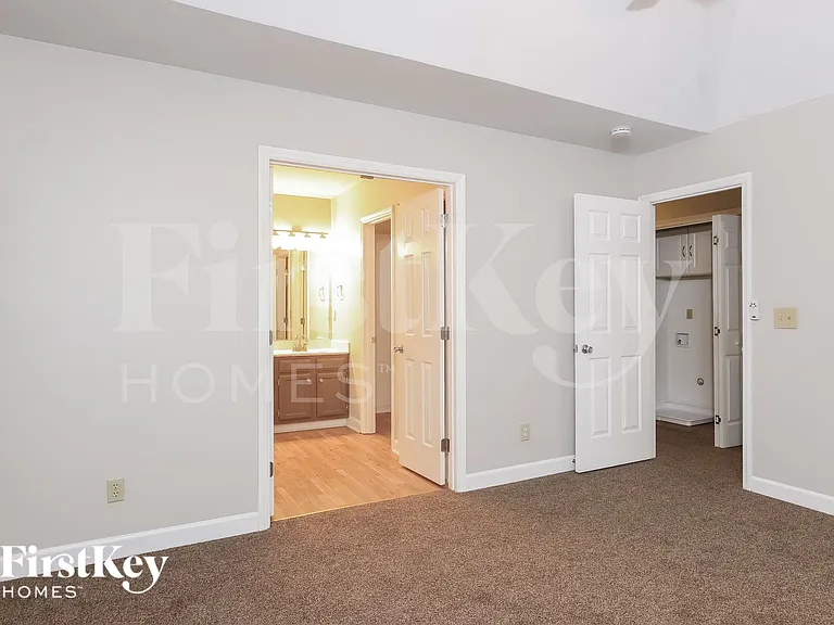 1792 Glenridge Dr — Photo 8