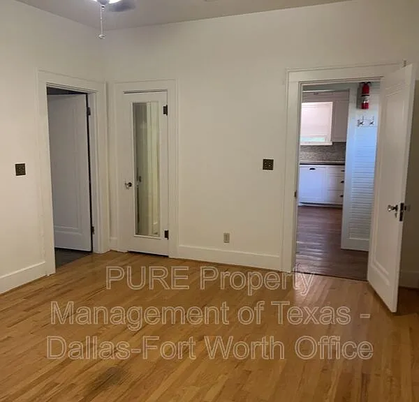 501 E Monroe St — Photo 11