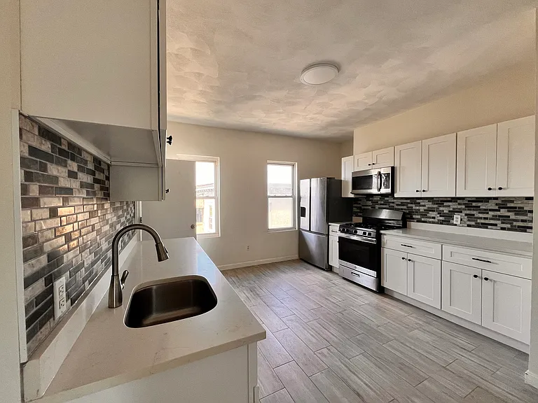 508 Broadway #1 — Photo 1