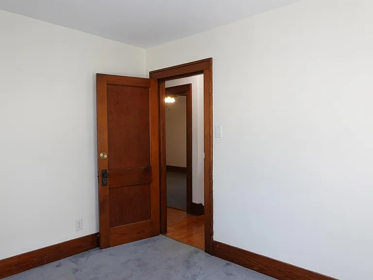 914 E Losey St — Photo 7