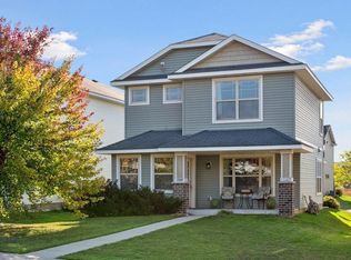 1369 Romeo Ct, Chaska, MN 55318