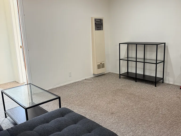 1637 E 3rd St #4 — Photo 22
