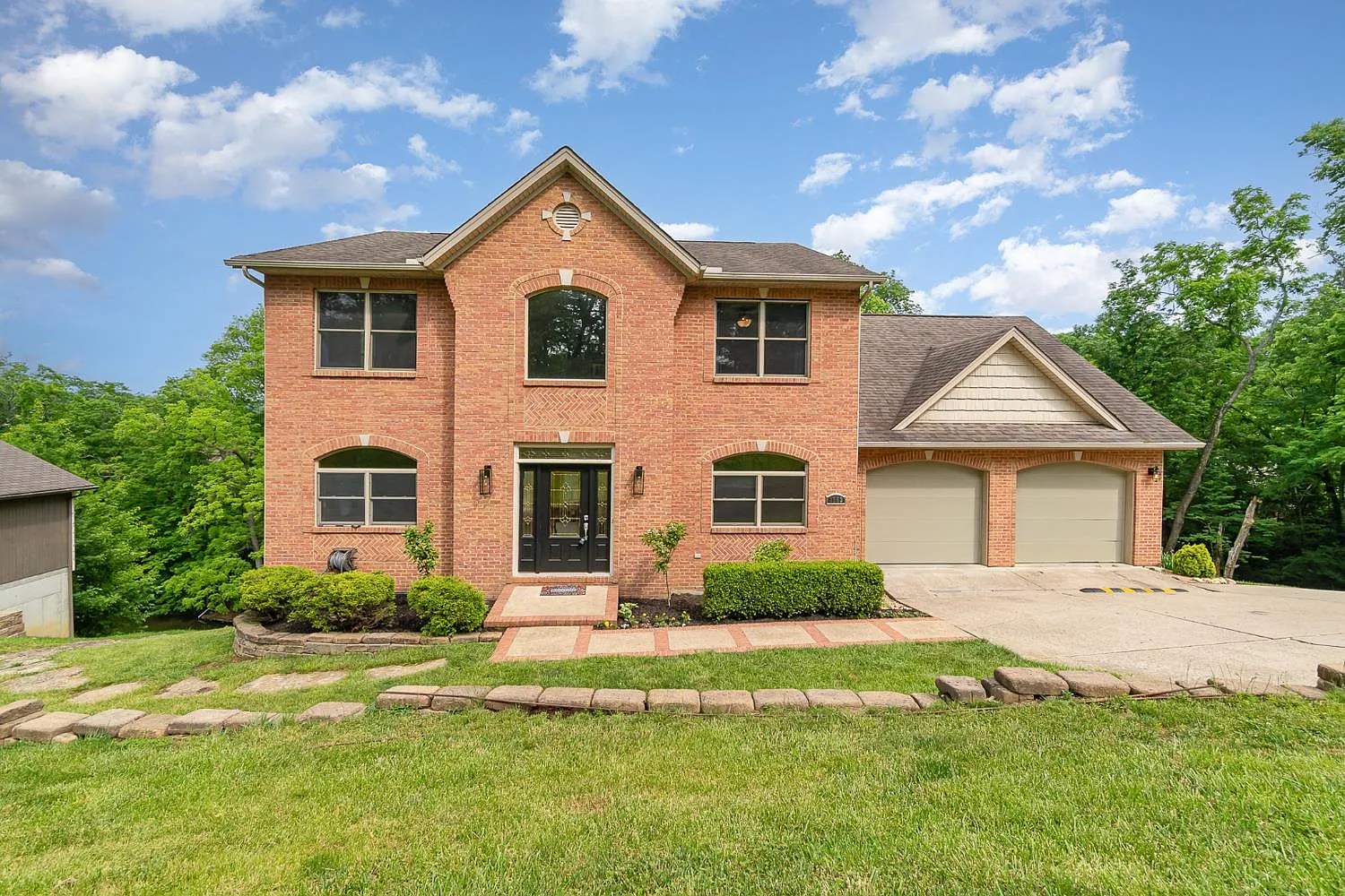 5 bed, 3.5 bath, 3263 sqft, $3,900 — Photo 3