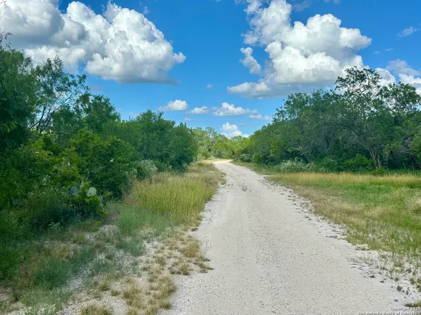 E Fm 791, Campbellton, TX 78008