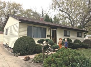 206 Sarah Ct, Wheeling, IL 60090