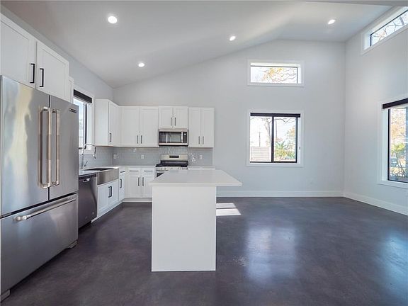 4th image of 611 Gaylor St Building 1
