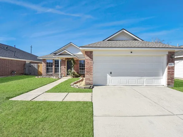 3223 Red Cedar Dr, Baytown, TX 77521