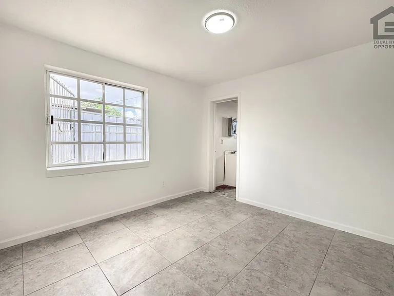 3422 E Culver St — Photo 13