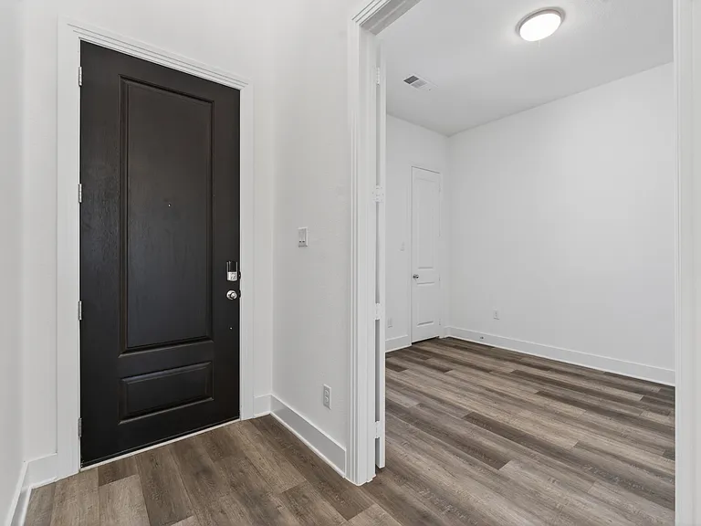 422 Firecrest Ln — Photo 2