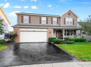 619 Oakwood Ln, South Elgin, IL 60177